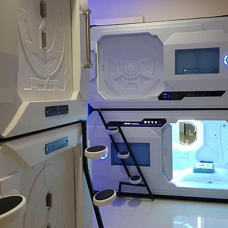 Apollo Capsule Hotel Ende Eksteriør bilde