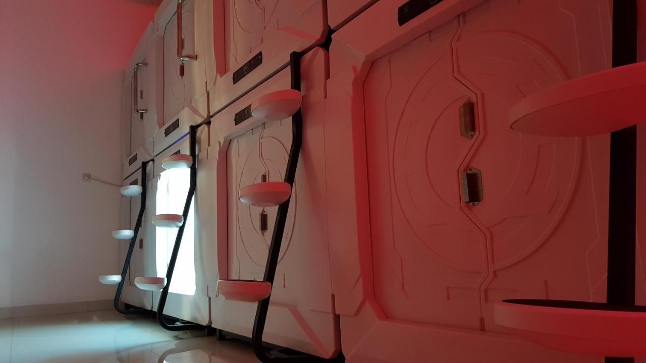 Apollo Capsule Hotel Ende Eksteriør bilde